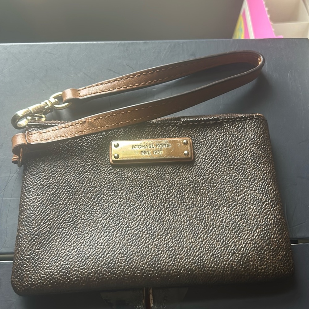 Michael kors wristlet